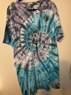 Tie-Dye Short Sleeve Tee in Blue & Purple - Unbranded